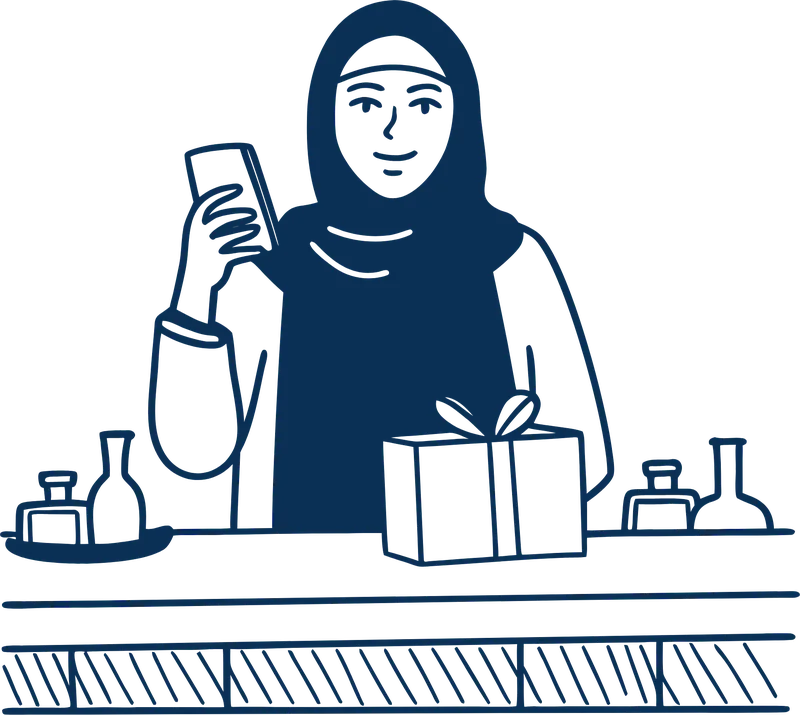 امرأة في متجرها تمسك تلفونها